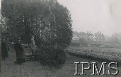23.12.1939, Coetquidan, Francja.
Opłatek wigilijny w obozie Wojska Polskiego. Naczelny Wódz Polskich Sił Zbrojnych gen. Władysław Sikorski przemawia do żołnierzy.
Fot. NN, Instytut Polski i Muzeum im. gen. Sikorskiego w Londynie [album nr 13 płk Franciszka Arciszewskiego - prezydent RP, rząd RP i WP we Francji]