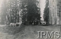 23.12.1939, Coetquidan, Francja.
Opłatek wigilijny w obozie Wojska Polskiego z udziałem m.in. prezydenta RP na uchodźstwie Władysława Raczkiewicza i Naczelnego Wodza Polskich Sił Zbrojnych gen. Władysława Sikorskiego. Na zdjęciu samochody przybyłych gości.
Fot. NN, Instytut Polski i Muzeum im. gen. Sikorskiego w Londynie [album nr 13 płk Franciszka Arciszewskiego - prezydent RP, rząd RP i WP we Francji]