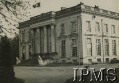 1939-1940, Pignerolles, Francja.
Klasycystyczny pałac będący siedzibą prezydenta RP na uchodźstwie Władysława Raczkiewicza po opuszczeniu Paryża. 
Fot. NN, Instytut Polski i Muzeum im. gen. Sikorskiego w Londynie [album nr 13 płk Franciszka Arciszewskiego - prezydent RP, rząd RP i WP we Francji]