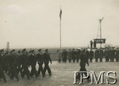 27.03.1940, Lyon-Bron, Francja..
Defilada polskich lotników w związku z wizytą Naczelnego Wodza Polskich Sił Zbrojnych gen. Władysława Sikorskiego.
Fot. NN, Instytut Polski i Muzeum im. gen. Sikorskiego w Londynie [album nr 13 płk Franciszka Arciszewskiego - prezydent RP, rząd RP i WP we Francji] 
