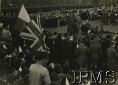 10.04.1940, Malestroit, Francja.
Uroczystość nadania sztandaru Samodzielnej Brygadzie Strzelców Podhalańskich. W głębi siedzą: prezydent RP na uchodźstwie Władysław Raczkiewicz i Naczelny Wódz Polskich Sił Zbrojnych gen. Władysław Sikorski.
Fot. NN, Instytut Polski i Muzeum im. gen. Sikorskiego w Londynie [album nr 13 płk Franciszka Arciszewskiego - prezydent RP, rząd RP i WP we Francji]