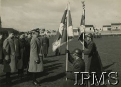 1940, Parthenay (okolice), Francja.
Przysięga żołnierzy 2 Dywizji Strzelców Pieszych, Naczelny Wódz Polskich Sił Zbrojnych gen. Władysław Sikorski i żołnierze ze sztandarami.
Fot. NN, Instytut Polski i Muzeum im. gen. Sikorskiego w Londynie [album nr 13 płk Franciszka Arciszewskiego - prezydent RP, rząd RP i WP we Francji]