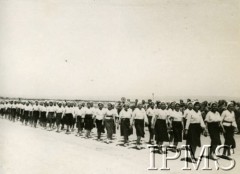 3.05.1942, Kermine, Uzbekistan, ZSRR.
Dziewczęta podczas defilady z okazji 3 Maja.
Fot. NN, Instytut Polski i Muzeum im. gen. Sikorskiego w Londynie
