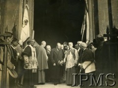 1940, Angers, Francja.
Uroczystości z udziałem członków polskiego rządu, w środku stoi gen. Józef Haller (minister bez teki z ramienia Stronnictwa Pracy).
Fot. NN, Instytut Polski i Muzeum im. gen. Sikorskiego w Londynie