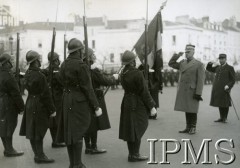 1940, Angers, Francja.
Uroczystości z udziałem premiera i Naczelnego Wodza Władysława Sikorskiego. Na zdjęciu Sikorski w otoczeniu francuskich oficerów.
Fot. NN, Instytut Polski i Muzeum im. gen. Sikorskiego w Londynie