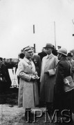 1940, okolice Parthenay, Francja.
Przysięga żołnierzy 2 Dywizji Strzelców Pieszych, przedstawiciele polskiego rządu podczas uroczystości. Stoją od lewej: gen. Władysław Sikorski i prezydent Władysław Raczkiewicz.
Fot. NN, Instytut Polski i Muzeum im. gen. Sikorskiego w Londynie