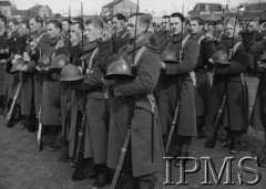 1940, okolice Parthenay, Francja.
Przysięga żołnierzy 2 Dywizji Strzelców Pieszych. 
Fot. NN, Instytut Polski i Muzeum im. gen. Sikorskiego w Londynie