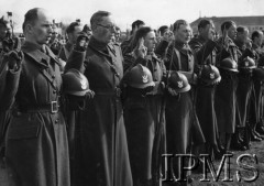 1940, okolice Parthenay, Francja.
Przysięga żołnierzy 2 Dywizji Strzelców Pieszych. 
Fot. NN, Instytut Polski i Muzeum im. gen. Sikorskiego w Londynie