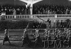 1940, okolice Parthenay, Francja.
Przysięga żołnierzy 2 Dywizji Strzelców Pieszych, defilada oddziałów.
Fot. NN, Instytut Polski i Muzeum im. gen. Sikorskiego w Londynie