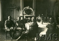 1919, Lwów, Polska.
Dowódcy Wojska Polskiego: (od lewej) generał Tadeusz Rozwadowski, NN, generał Józef Leśniewski, NN, major Franciszek Kleeberg, major Edmund Knoll-Kownacki.
Fot. NN, Instytut Polski i Muzeum im. gen. Sikorskiego w Londynie [album 243 - Lwów 1919]