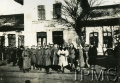 1919, Mszana, Polska.
Żołnierze polscy na stacji kolejowej.
Fot. NN, Instytut Polski i Muzeum im. gen. Sikorskiego w Londynie [album 243 - Lwów 1919]