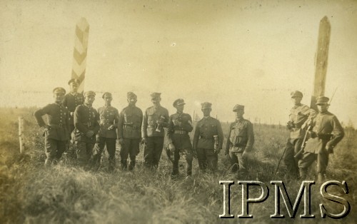 14-18.09.1930, okolice Gawrylczyc, Polska.
Żołnierze z  4 Kompanii 2. Batalionu Saperów  Kaniowskich na granicy polsko-radzieckiej, która była oddalona o 500 metrów od miejsca budowy mostu.
Fot. NN, Instytut Polski i Muzeum im. gen. Sikorskiego w Londynie [Album pamiątkowy za lata 1930-1939 2-ego Pułku Saperów Kaniowskich]