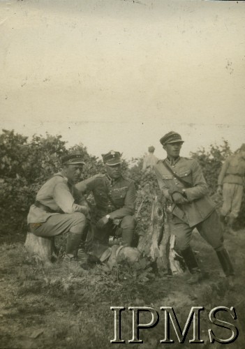 27.06.1931, prawdopodobnie okolice Puław, Polska.
Ćwiczenia z minerstwa na placu fortyfikacyjnym.
Fot. NN, Instytut Polski i Muzeum im. gen. Sikorskiego w Londynie [Album pamiątkowy za lata 1930-1939 2-ego Pułku Saperów Kaniowskich]