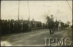 3.05.1933, Puławy, Polska.
Kolumna pontonowa 2. Batalionu Saperów Kaniowskich podczas defilady. W uroczystości wzięli udział dowódca Batalionu i starosta powiatu Puławy.
Fot. NN, Instytut Polski i Muzeum im. gen. Sikorskiego w Londynie [Album pamiątkowy za lata 1930-1939 2-ego Pułku Saperów Kaniowskich]