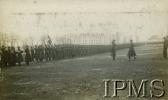 19.03.1934, Puławy, Polska.
2 Batalion Saperów Kaniowskich na placu rewii przed kościołem garnizonowym. Podpułkownik Bolesław Siwiec przyjmuje raport.
Fot. NN, Instytut Polski i Muzeum im. gen. Sikorskiego w Londynie [Album pamiątkowy za lata 1930-1939 2-ego Pułku Saperów Kaniowskich]