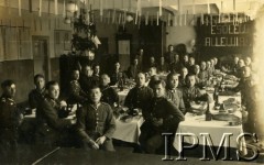 1.04.1934, Puławy, Polska.
„Święcone w kompanii szkolnej” 2. Batalionu Saperów Kaniowskich . 
Fot. NN, Instytut Polski i Muzeum im. gen. Sikorskiego w Londynie [Album pamiątkowy za lata 1930-1939 2-ego Pułku Saperów Kaniowskich]