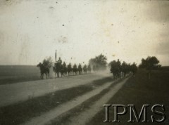 1932, Wołyń, Polska.
Żołnierze 2. Batalionu Saperów Kaniowskich biorą udział w manewrach. Patrol kawalerii.
Fot. NN, Instytut Polski i Muzeum im. gen. Sikorskiego w Londynie [Album pamiątkowy za lata 1930-1939 2-ego Pułku Saperów Kaniowskich]