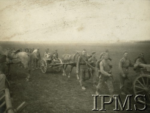 1932, Wołyń, Polska.
Żołnierze 2. Batalionu Saperów Kaniowskich biorą udział w manewrach. Oddziały karabinów maszynowych.
Fot. NN, Instytut Polski i Muzeum im. gen. Sikorskiego w Londynie [Album pamiątkowy za lata 1930-1939 2-ego Pułku Saperów Kaniowskich]