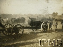 1932, Wołyń, Polska.
Żołnierze 2. Batalionu Saperów Kaniowskich biorą udział w manewrach. Artyleria ciężka.
Fot. NN, Instytut Polski i Muzeum im. gen. Sikorskiego w Londynie [Album pamiątkowy za lata 1930-1939 2-ego Pułku Saperów Kaniowskich]