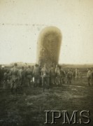 1932, Wołyń, Polska.
Żołnierze 2. Batalionu Saperów Kaniowskich biorą udział w manewrach.  Ćwiczenia z łodziami brezentowymi T-60.
Fot. NN, Instytut Polski i Muzeum im. gen. Sikorskiego w Londynie [Album pamiątkowy za lata 1930-1939 2-ego Pułku Saperów Kaniowskich]