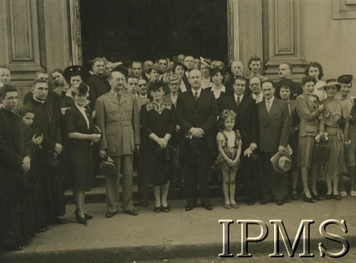 3.05.1942, Rio de Janerio, Brazylia. 
Obchody Święta Trzeciego Maja. Na fotografii widoczni m.in. poseł RP w Brazylii Tadeusz Skowroński (stoi w środku, w ciemnym garniturze) i szef Polskiej Misji Wojskowej w Brazylii pułkownik Franciszek Arciszewski (w mundurze). 
Fot. NN, Instytut Polski im. Gen. Sikorskiego w Londynie [album posła Franciszka Arciszewskiego nr 262]