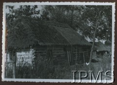 1939, okolice Stalowej Woli, Polska.
Chałupa pokryta strzechą w okolicach Zakładów Południowych w Stalowej Woli.
Fot. NN, Instytut Polski i Muzeum im. gen. Sikorskiego w Londynie