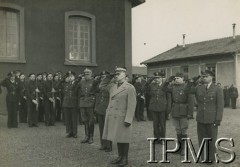 27.03.1940, Lyon-Bron, Francja.
Wizyta generała Władysława Sikorskiego w Szkole Podchorążych Lotnictwa. Z prawej stoi płk Stefan Pawlikowski (podczas kampanii wrześniowej dowódca Warszawskiej Brygady Pościgowej).
Fot. NN, Instytut Polski i Muzeum im. gen. Sikorskiego w Londynie
