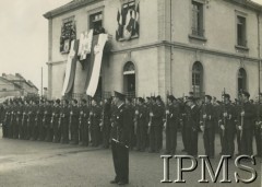 27.03.1940, Lyon, Francja
Wizyta generała Władysława Sikorskiego w Szkole Podchorążych Lotnictwa. Na pierwszym planie kpt. Edmund Jura.
Fot. NN, Instytut Polski i Muzeum im. gen. Sikorskiego w Londynie
