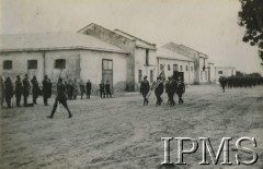 11.07.1927, Lwów, Polska.
Święto Pułkowe w 14 Pułku Ułanów Jazłowieckich. Defiladę prowadzi major Edward Godlewski, przy sztandarze idzie por. Władysław Nowacki.
Fot. NN, Instytut Polski i Muzeum im. gen. Sikorskiego w Londynie

