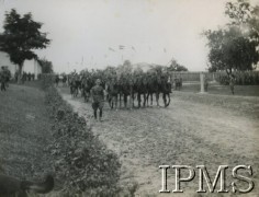 11.07.1927, Lwów, Polska.
Święto Pułkowe w 14 Pułku Ułanów Jazłowieckich, z lewej idzie ppor. Sobański.
Fot. NN, Instytut Polski i Muzeum im. gen. Sikorskiego w Londynie
