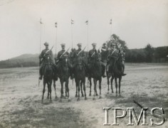 11.07.1927, Lwów, Polska.
Święto Pułkowe w 14 Pułku Ułanów Jazłowieckich. Ułani z lancami siedzą na koniach.
Fot. NN, Instytut Polski i Muzeum im. gen. Sikorskiego w Londynie
