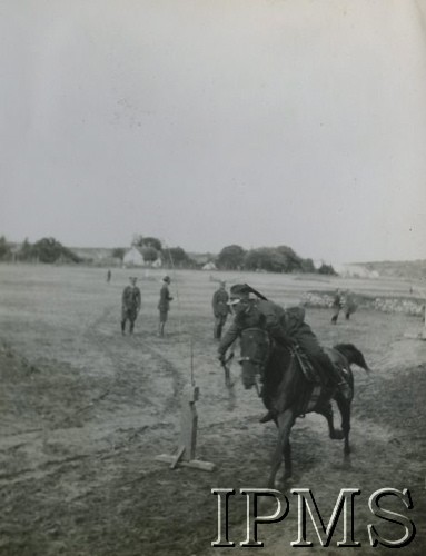 11.07.1927, Lwów, Polska.
Święto Pułkowe w 14 Pułku Ułanów Jazłowieckich, pokazy jeździeckie.
Fot. NN, Instytut Polski i Muzeum im. gen. Sikorskiego w Londynie
