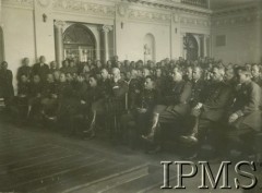 11.11.1941, Buzułuk, obł. Czkałowsk, ZSRR.
Sala w gmachu Sztabu Armii Polskiej - akademia w rocznicę Święta Niepodległości. Trzeci od prawej siedzi gen. Zygmunt Szyszko-Bohusz, piąty gen. Władysław Anders.
Fot. NN, Instytut Polski i Muzeum im. gen. Sikorskiego w Londynie