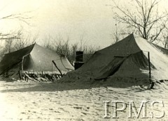 Zima 1941, Tockoje, ZSRR.
Obóz 6 Dywizji Piechoty, namioty przysypane śniegiem.
Fot. NN, Instytut Polski i Muzeum im. gen. Sikorskiego w Londynie