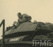 1942, Stafford, Anglia, Wielka Brytania.
Wizyta delegacji rządu RP w fabryce English Electric. Minister spraw zagranicznych Edward Raczyński w wieżyczce czołgu Covenanter. 
Fot. NN, Instytut Polski i Muzeum im. gen. Sikorskiego [album 311].