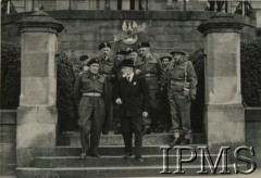 Kwiecień 1946, Broughty Ferry, Szkocja, Wielka Brytania.
Premier Tomasz Arciszewski (1. z prawej, z przodu) wizytuje 4 Dywizję Piechoty. Towarzyszy mu m.in. generał Stanisław Maczek (1. z lewej, z przodu). 
Fot. NN, Instytut Polski i Muzeum im. gen. Sikorskiego w Londynie [album 313 szefa 4 Dywizji Piechoty płk Piotrowskiego]