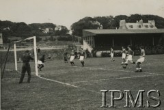 Kwiecień 1946, Broughty Ferry, Szkocja, Wielka Brytania.
Mecz piłki nożnej. Na trybunach żołnierze 4 Dywizji Piechoty. 
Fot. NN, Instytut Polski i Muzeum im. gen. Sikorskiego w Londynie [album 313 szefa 4 Dywizji Piechoty płk Piotrowskiego]