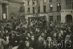 Kwiecień 1946, Broughty Ferry, Szkocja, Wielka Brytania.
Orkiestra 4 Dywizji Piechoty. 
Fot. NN, Instytut Polski i Muzeum im. gen. Sikorskiego w Londynie [album 313 szefa 4 Dywizji Piechoty płk Piotrowskiego]