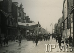 Kwiecień 1946, Broughty Ferry, Szkocja, Wielka Brytania.
Defilada 4 Dywizji Piechoty.
Fot. NN, Instytut Polski i Muzeum im. gen. Sikorskiego w Londynie [album 313 szefa  4 Dywizji Piechoty płk Piotrowskiego]