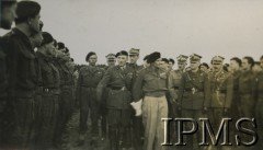 Ok. 1944, Wielka Brytania.
Bernard Montgomery wizytuje I Korpus Polski.
Fot. NN, Instytut Polski i Muzeum im. gen. Sikorskiego w Londynie [album 318 - 12. Batalion Łączności]