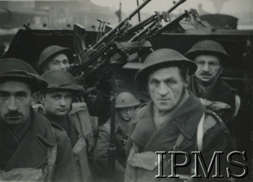 1942, Kent, Wielka Brytania.
Obsługa przeciwlotnicza Pociągu Pancernego 