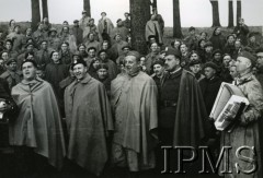 4.07.1940, Douglas, Szkocja, Wielka Brytania.
Pierwszy występ dla żołnierzy Samodzielnej Brygady Strzelców Podhalańskich.
Fot. NN, Instytut Polski i Muzeum im. gen. Sikorskiego w Londynie