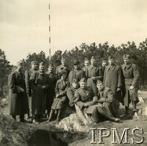 Marzec 1940, Guer, Francja.
Grupa oficerów po mszy polowej w 3 Pułku Piechoty.
Fot. NN, Instytut Polski i Muzeum im. gen. Sikorskiego w Londynie