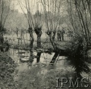 Wiosna 1940, Guer, Francja.
Dwaj polscy żołnierze nad rzeką.
Fot. NN, Instytut Polski i Muzeum im. gen. Sikorskiego w Londynie