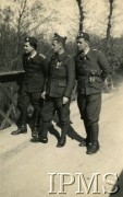 Wiosna 1940, Guer, Francja.
Oficerowie i podoficerowie 9 kompanii 1 Pułku Piechoty. Od lewej: pchor. Stefan Czyż i kpt. Feliks Sitny, dowódca 9 kompanii.
Fot. NN, Instytut Polski i Muzeum im. gen. Sikorskiego w Londynie