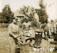 1919-1920, brak miejsca.
Kowale podczas pracy w kuźni polowej 15 Pułku Ułanów. 
Fot. NN, Instytut Polski i Muzeum im. gen. Sikorskiego w Londynie

