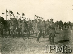 1919-1921, brak miejsca.
Adam Łubkowski i Tadeusz Rakowski  – oficerowie 8 Pułku Ułanów księcia Józefa Poniatowskiego
Fot. NN, Instytut Polski i Muzeum im. gen. Sikorskiego w Londynie [album 400 podporucznika Antoniego Starzeńskiego - 8 Pułk Ułanów księcia Józefa Poniatowskiego]