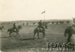 1919-1921, brak miejsca.
8 Pułk Ułanów Józefa Poniatowskiego
Fot. NN, Instytut Polski i Muzeum im. gen. Sikorskiego w Londynie [album 400 podporucznika Antoniego Starzeńskiego - 8 pułk ułanów księcia Józefa Poniatowskiego]