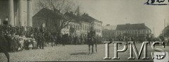 3.05.1933, Suwałki, Polska.
Defilada 4 Dywizjonu Artylerii Konnej z okazji święta konstytucji. 
Fot. NN, Instytut Polski i Muzeum im. gen. Sikorskiego [album 415c - Dywizjon Artylerii Konnej]