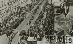 31.07.1932, Gdynia, Polska.
Orszak samochodów Prezydenta Polski Ignacego Mościckiego i defilada szwadronów zbiorowych pułków Brygady Kawalerii 